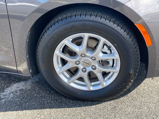 2023 Chrysler Pacifica Touring L - Photo 11