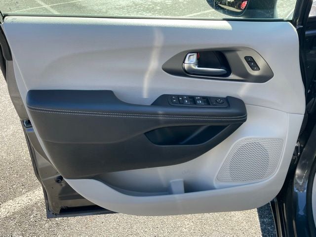 2023 Chrysler Pacifica Touring L - Photo 12