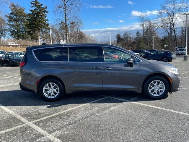 2023 Chrysler Pacifica Touring L - Photo 9