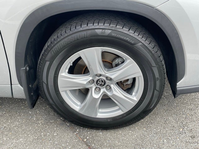 2023 Toyota Highlander LE 8 Passenger