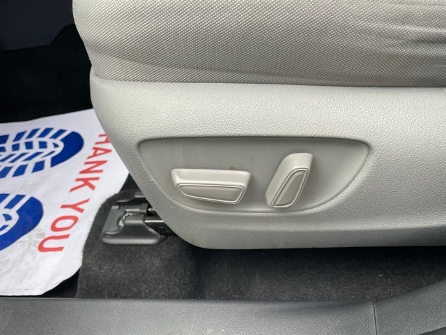 2023 Toyota Highlander LE 8 Passenger