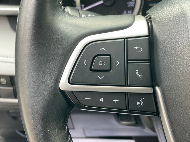 2023 Toyota Highlander LE 8 Passenger