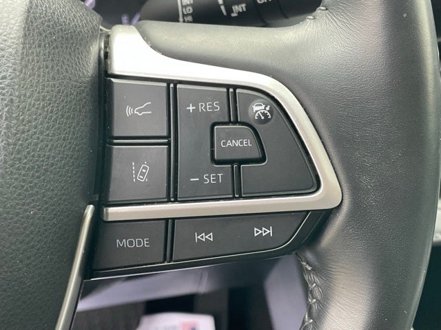 2023 Toyota Highlander LE 8 Passenger