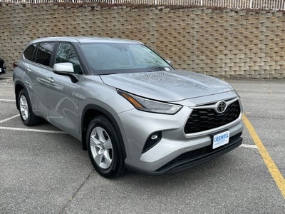 2023 Toyota Highlander LE 8 Passenger