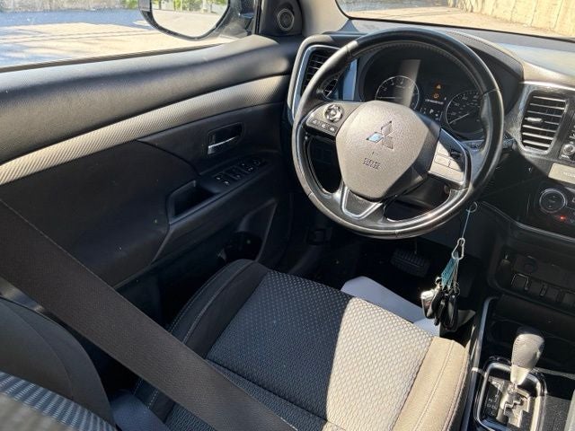 2017 Mitsubishi Outlander ES