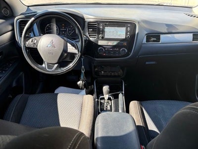 2017 Mitsubishi Outlander ES