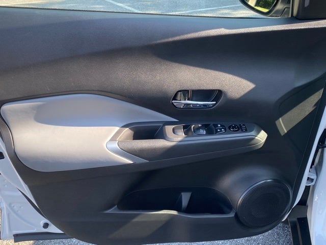 2022 Nissan Kicks SR