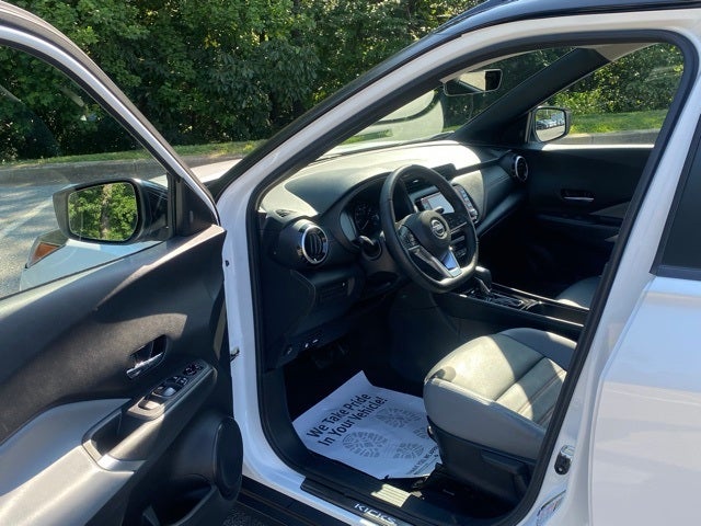 2022 Nissan Kicks SR