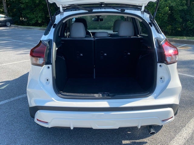 2022 Nissan Kicks SR