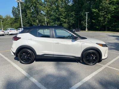 2022 Nissan Kicks SR