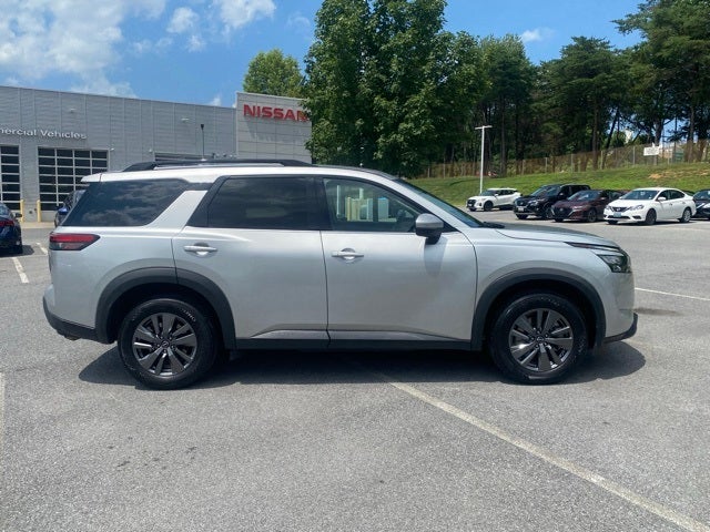2024 Nissan Pathfinder SV